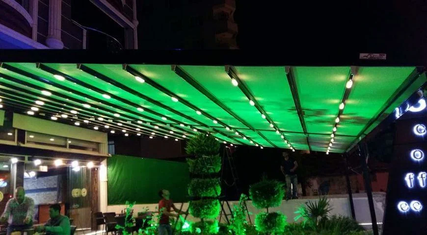 Eğimli Pergola – Eğimli formuyla yağmur suyunu yönlendiren pergola